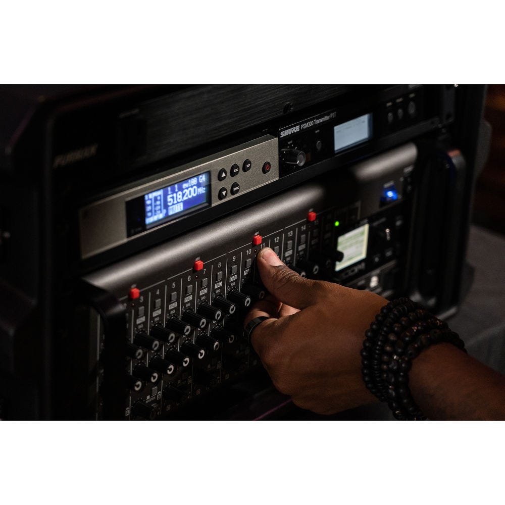 Zoom LiveTrak L-20R Portable Digital Mixer and Recorder