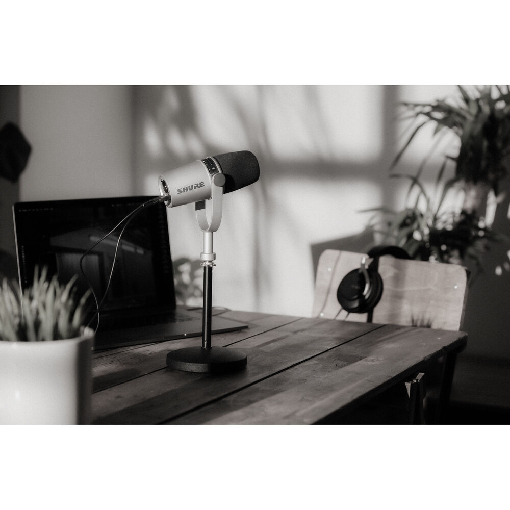 Shure MV7 - Podcast Microphone (Silver)