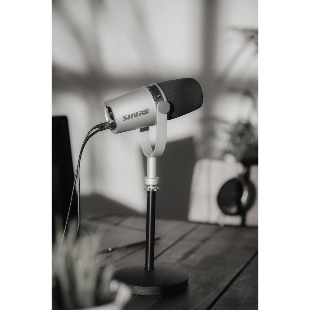 Shure MV7 - Podcast Microphone (Silver)