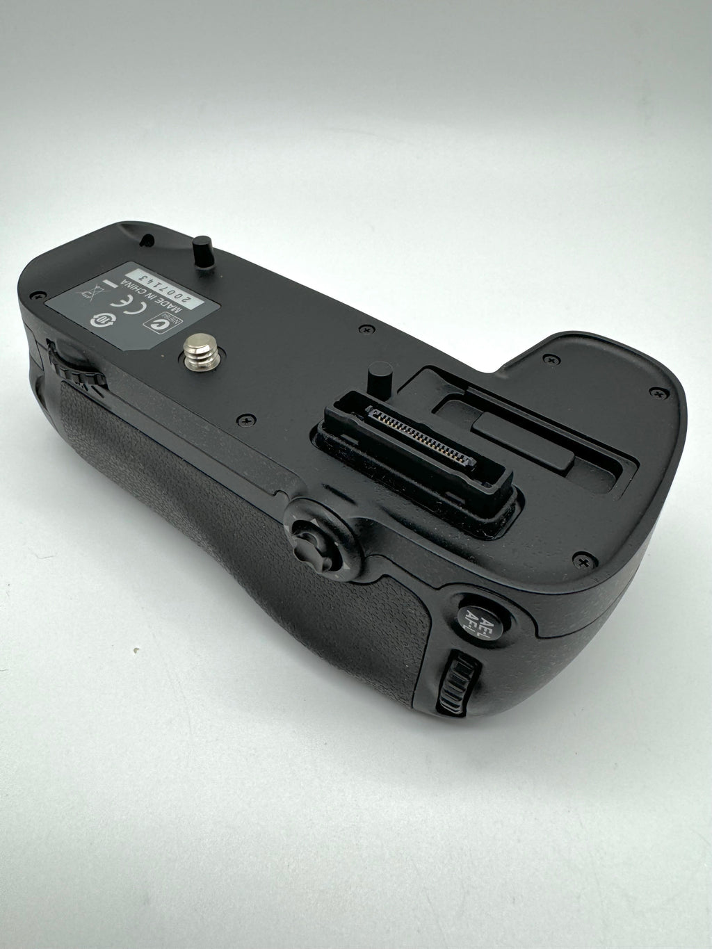 Used Nikon MB-D15 Battery Grip for D7100 and D7200 S/N 2007143