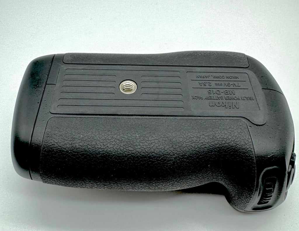 Used Nikon MB-D15 Battery Grip for D7100 and D7200 S/N 2007143