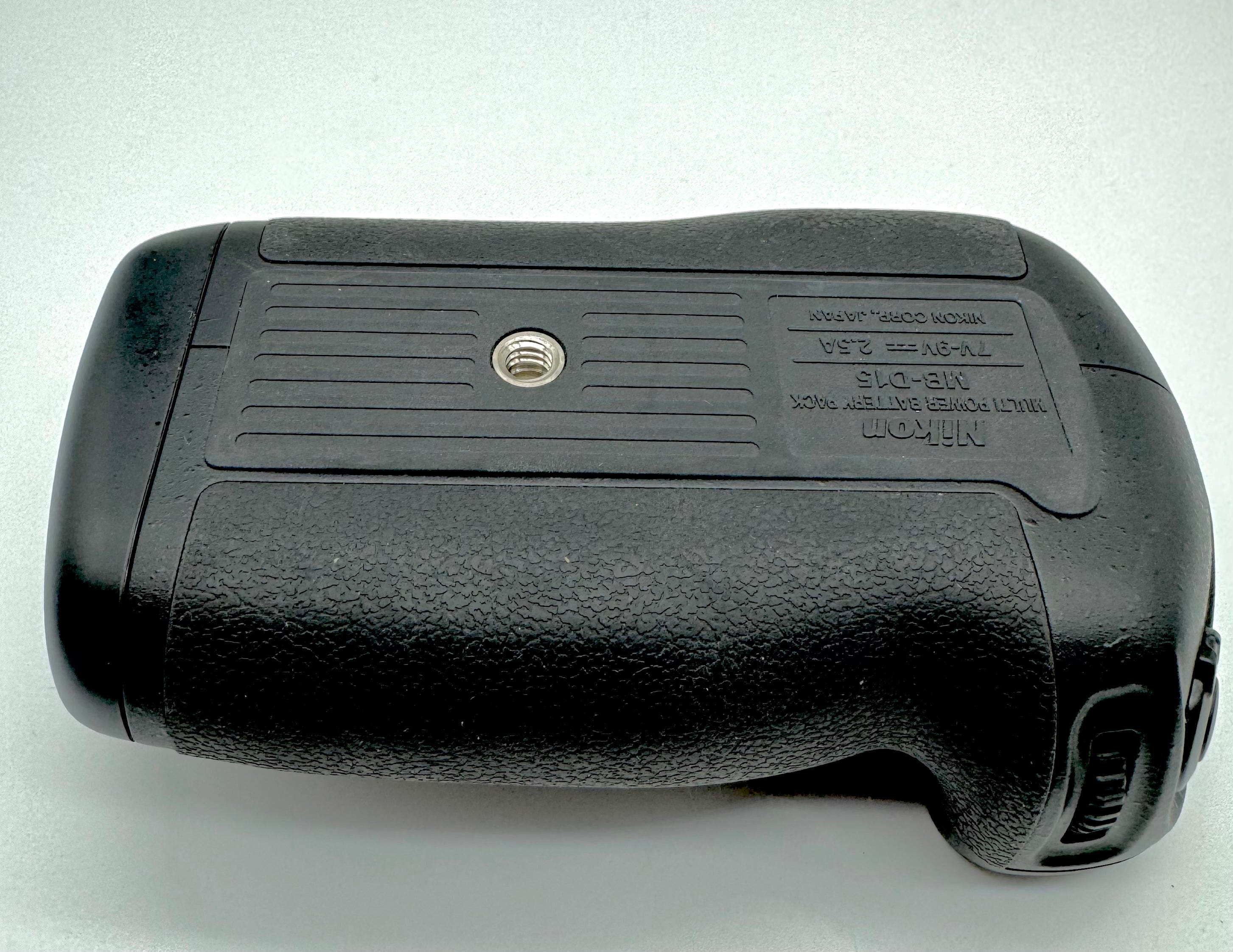 Used Nikon MB-D15 Battery Grip for D7100 and D7200 S/N 2007143