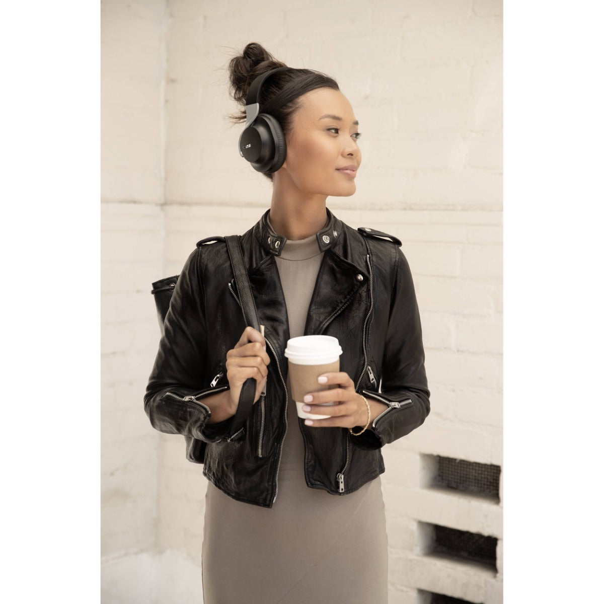 Shure AONIC 40 - Wireless Active Noise Cancelling Over-Ear Headphones - Black