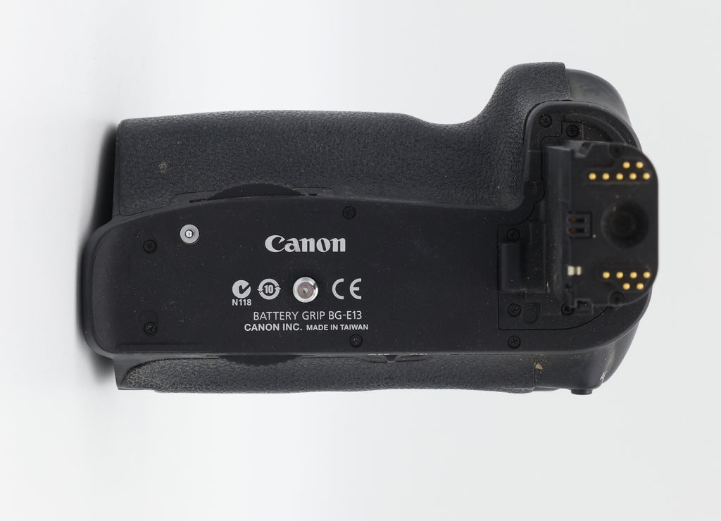 S/H Canon BGE13 Battery Grip S/N: 0500001117 incls AA and LP-E6 Battery Holders