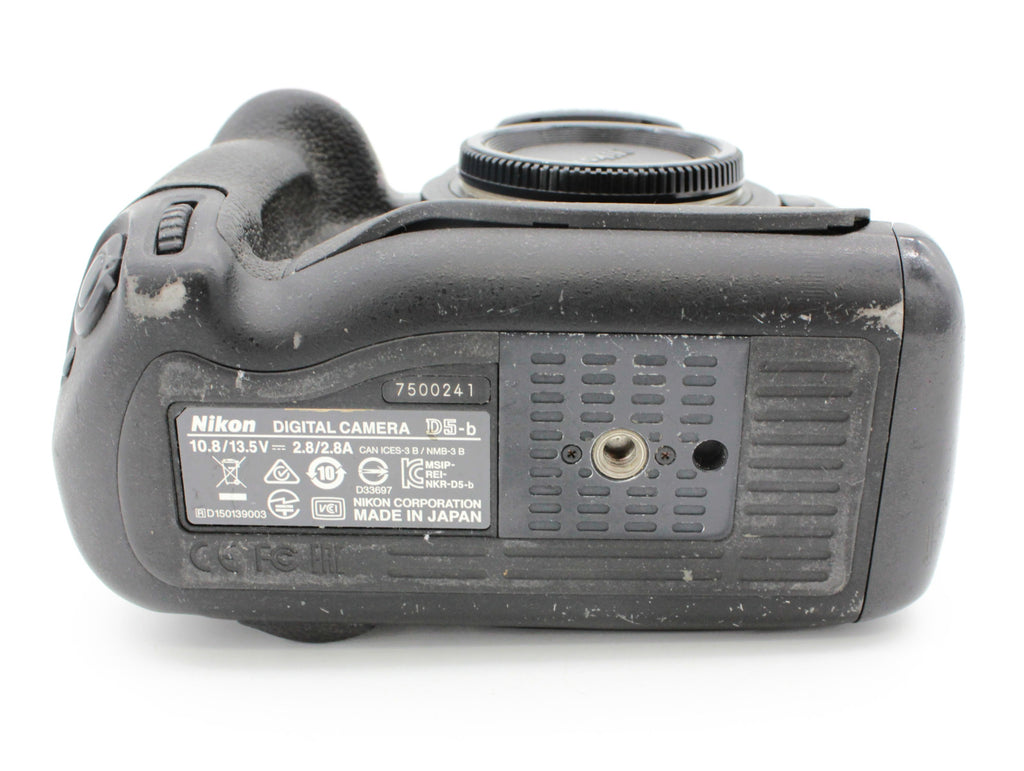 Used Nikon D5 Body Only Dual CF Slots Version S/N 7500241