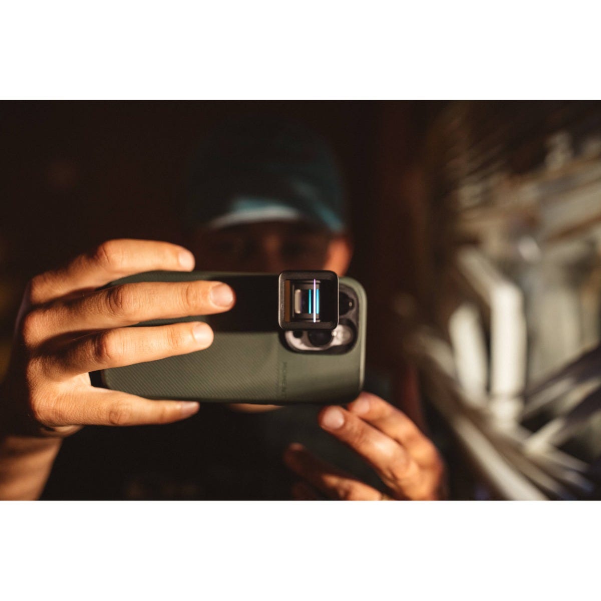 Moment T-Series 1.33x Anamorphic Lens (Gold Flare)