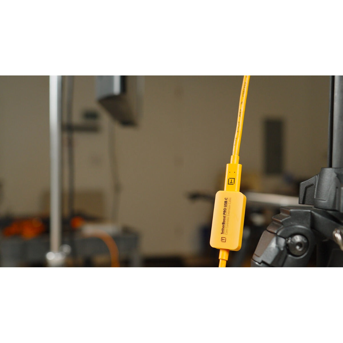 Tether Tools TetherPro Right Angle USB-C To USB-C 50cm Hi-Vis Orange.