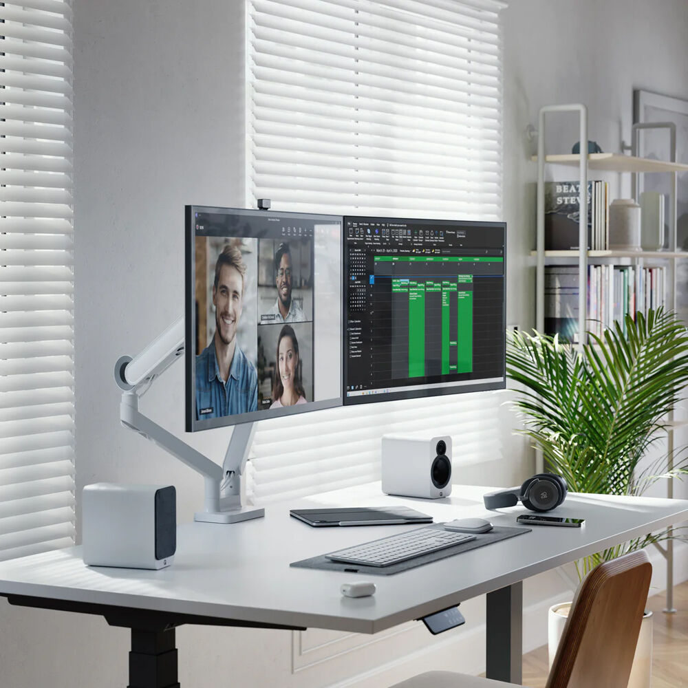 ALOGIC Clarity Max Pro 32" UHD 4K Monitor with 65W PD and Webcam