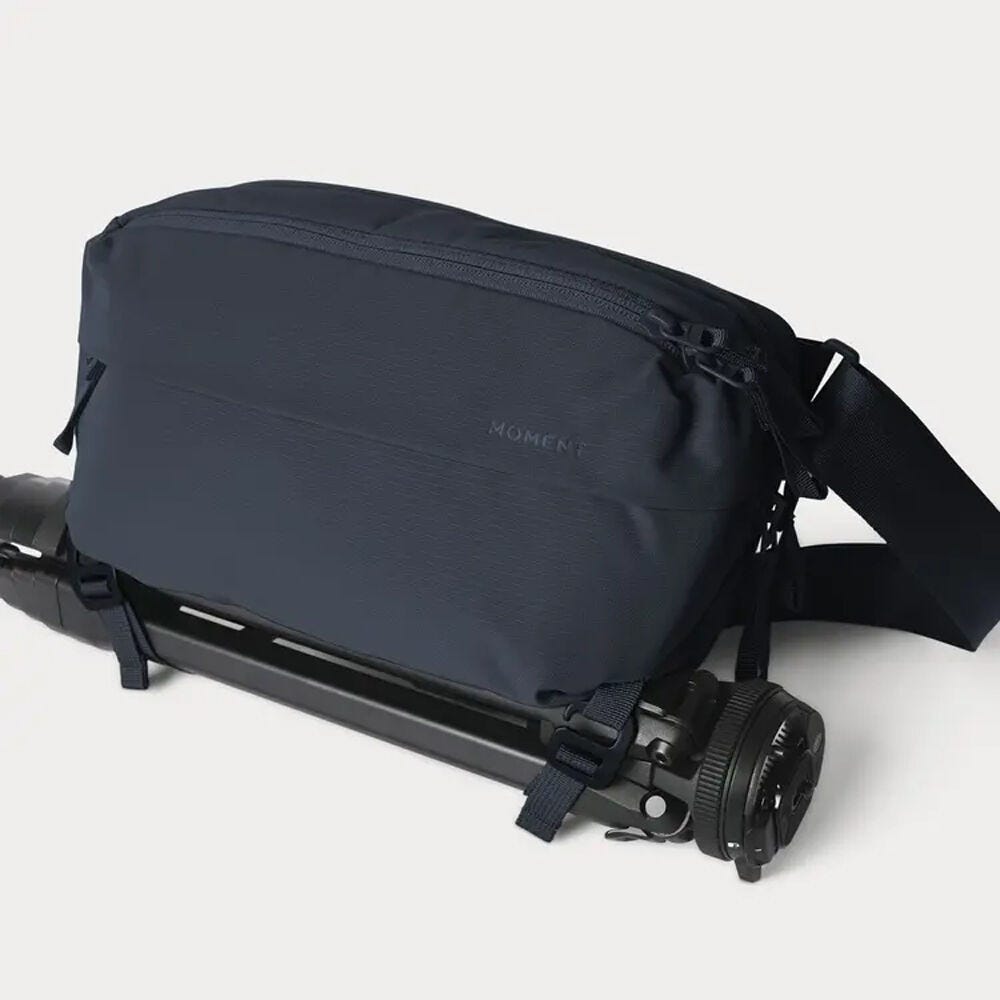 Moment Everything Sling 2L (Navy)