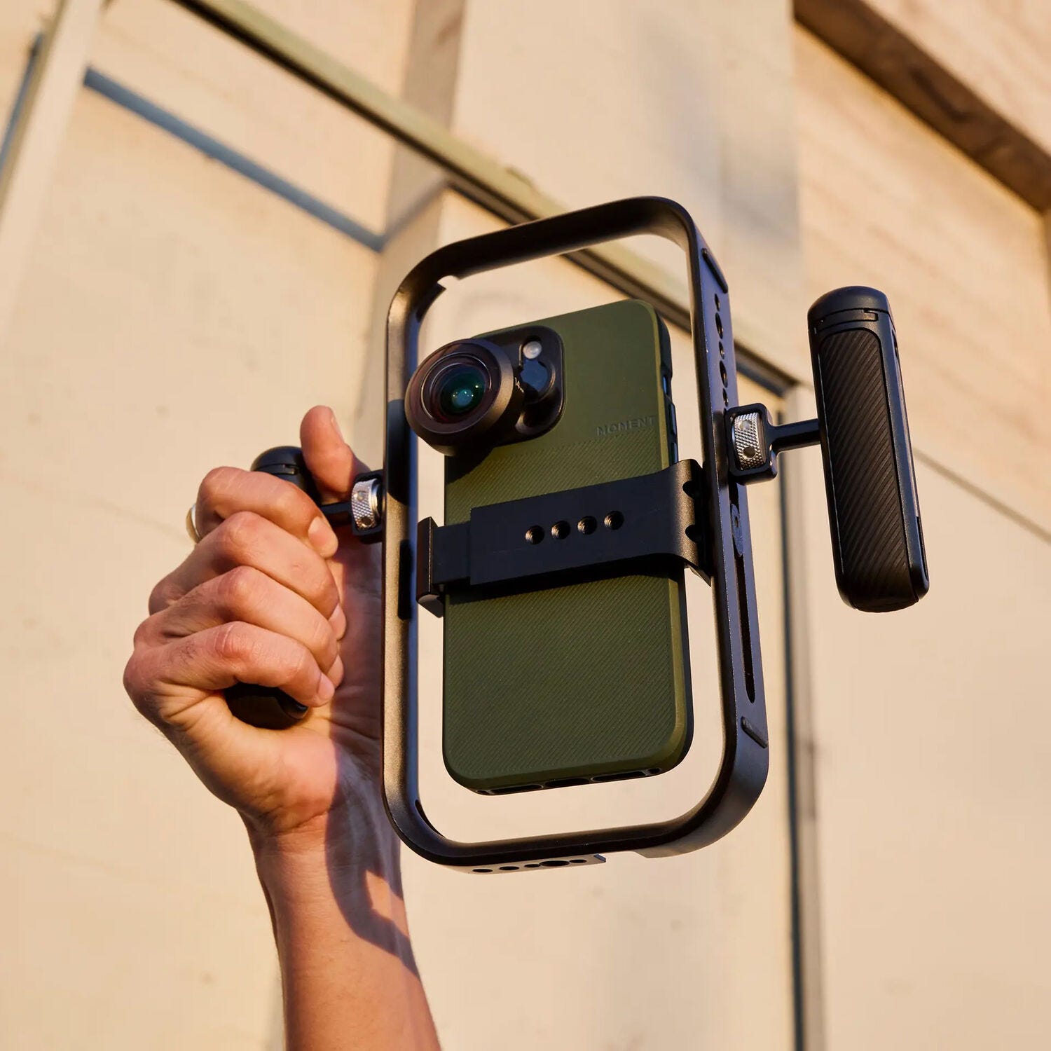 Moment Basecage - Fast and Light Mobile Cage