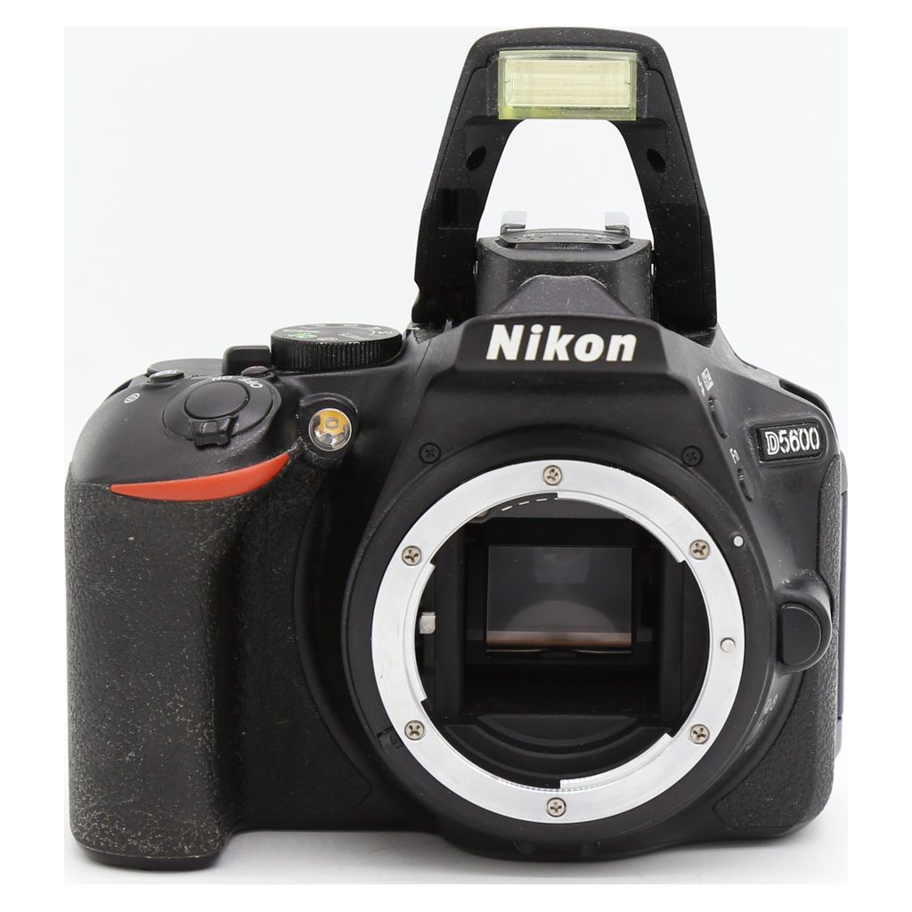 Used Nikon D5600 Body with AF-S DX 35mm F1.8G Lens S/N 88400137 / 3487616
