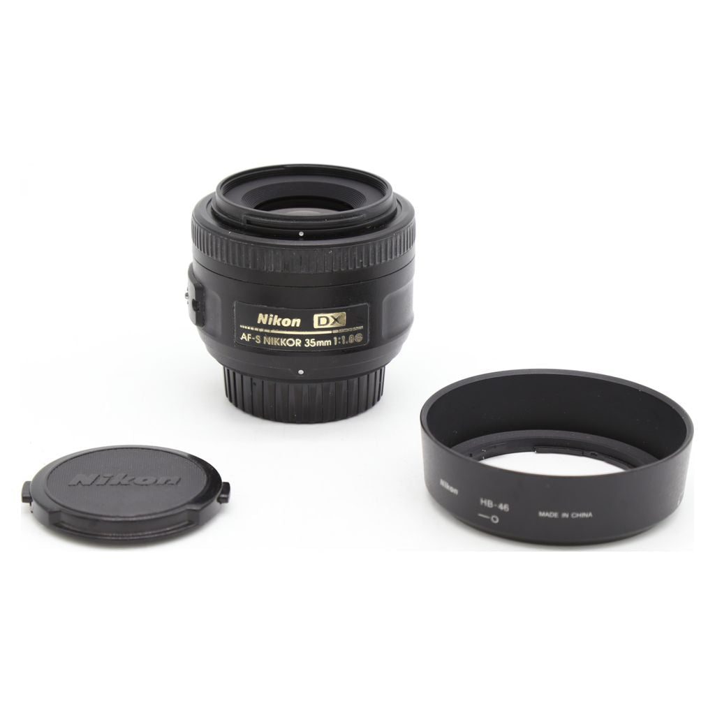 Used Nikon D5600 Body with AF-S DX 35mm F1.8G Lens S/N 88400137 / 3487616