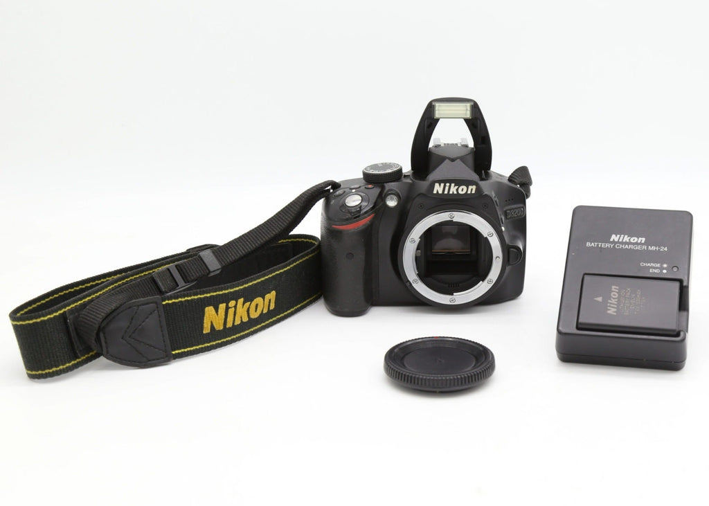 Used Nikon D3200 Body Only Shutter Count "9273"  S/N 8159697