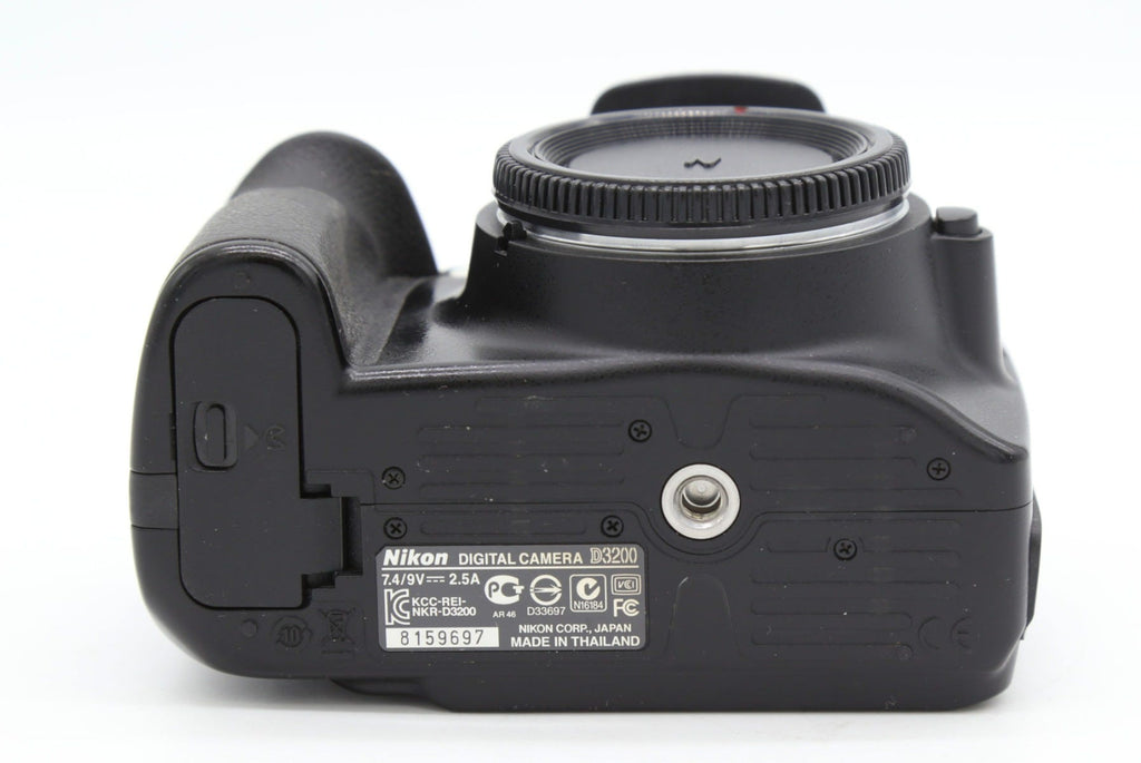 Used Nikon D3200 Body Only Shutter Count "9273"  S/N 8159697