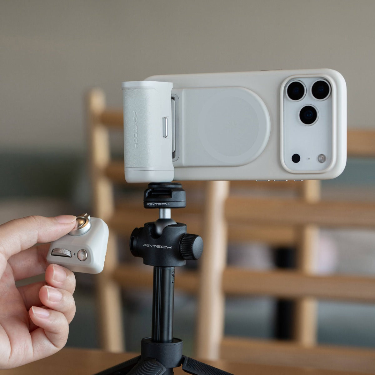 PGYTECH MagCam 2 Phone Grip (Misty Gray)