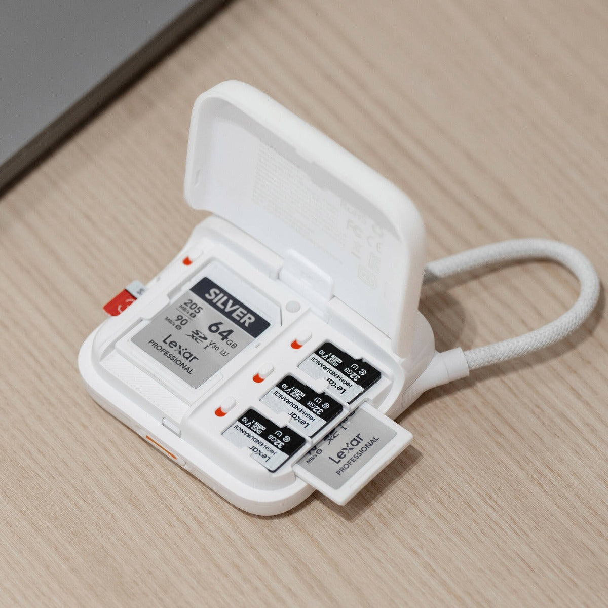 PGYTECH CreateMate High-speed Mini Card Reader Case (Ivory White)