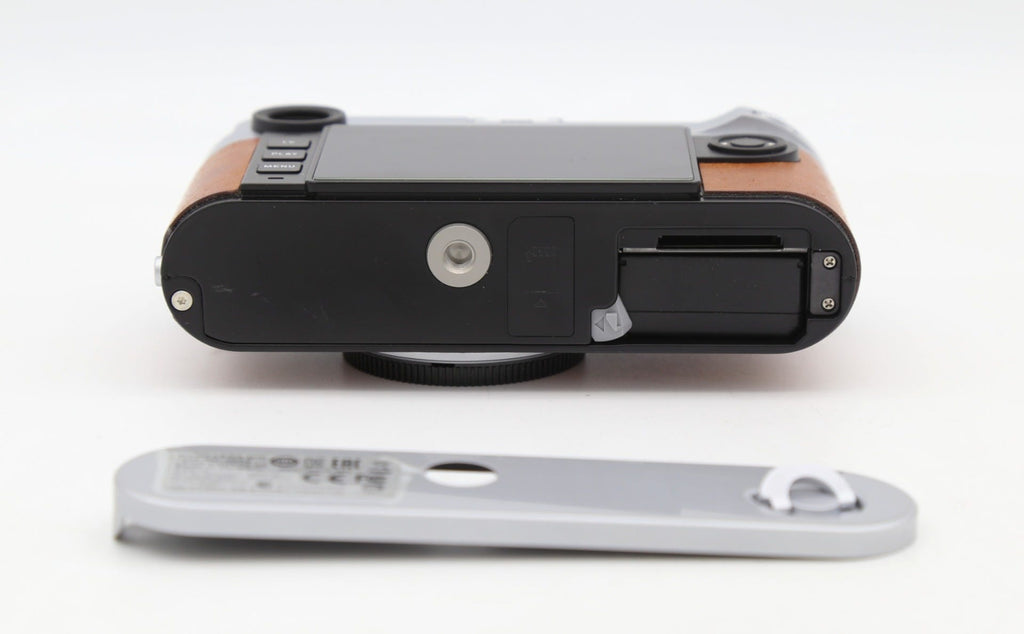 Used Leica M10 Silver Chrome Finish with Tan Leather SN 05190456