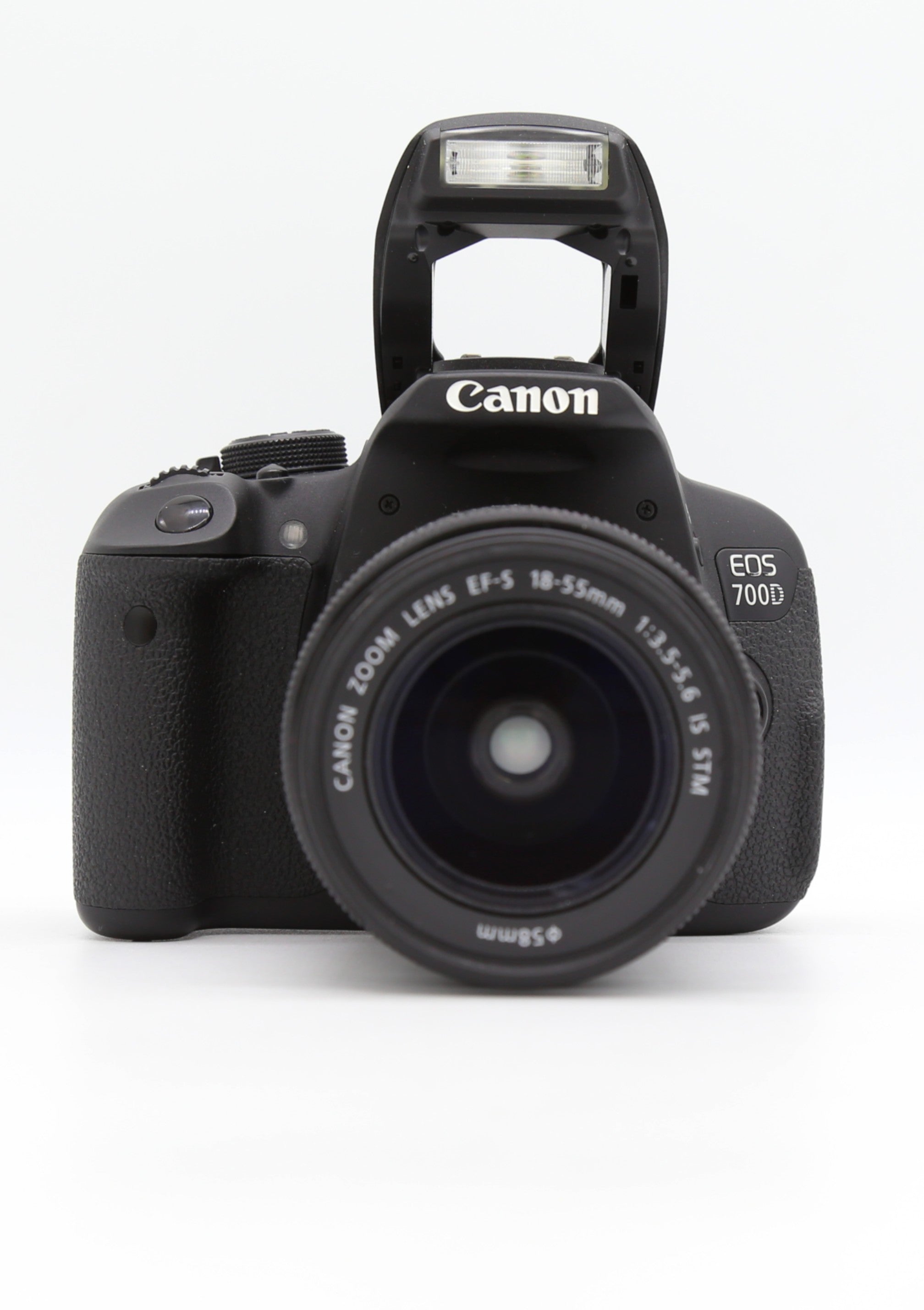 Used Canon EOS 700d w. 18-55mm S/N - 35031002369