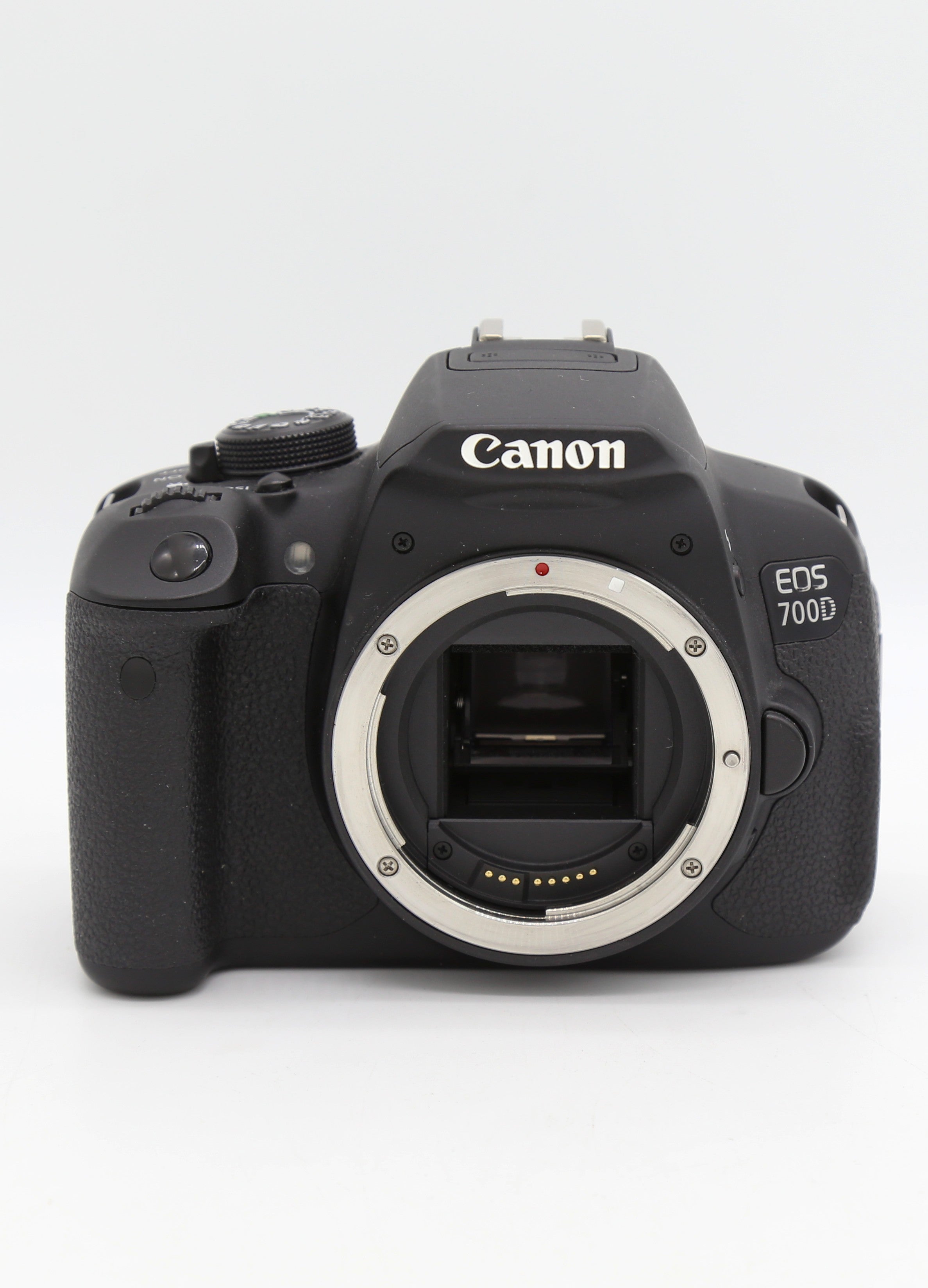 Used Canon EOS 700d w. 18-55mm S/N - 35031002369