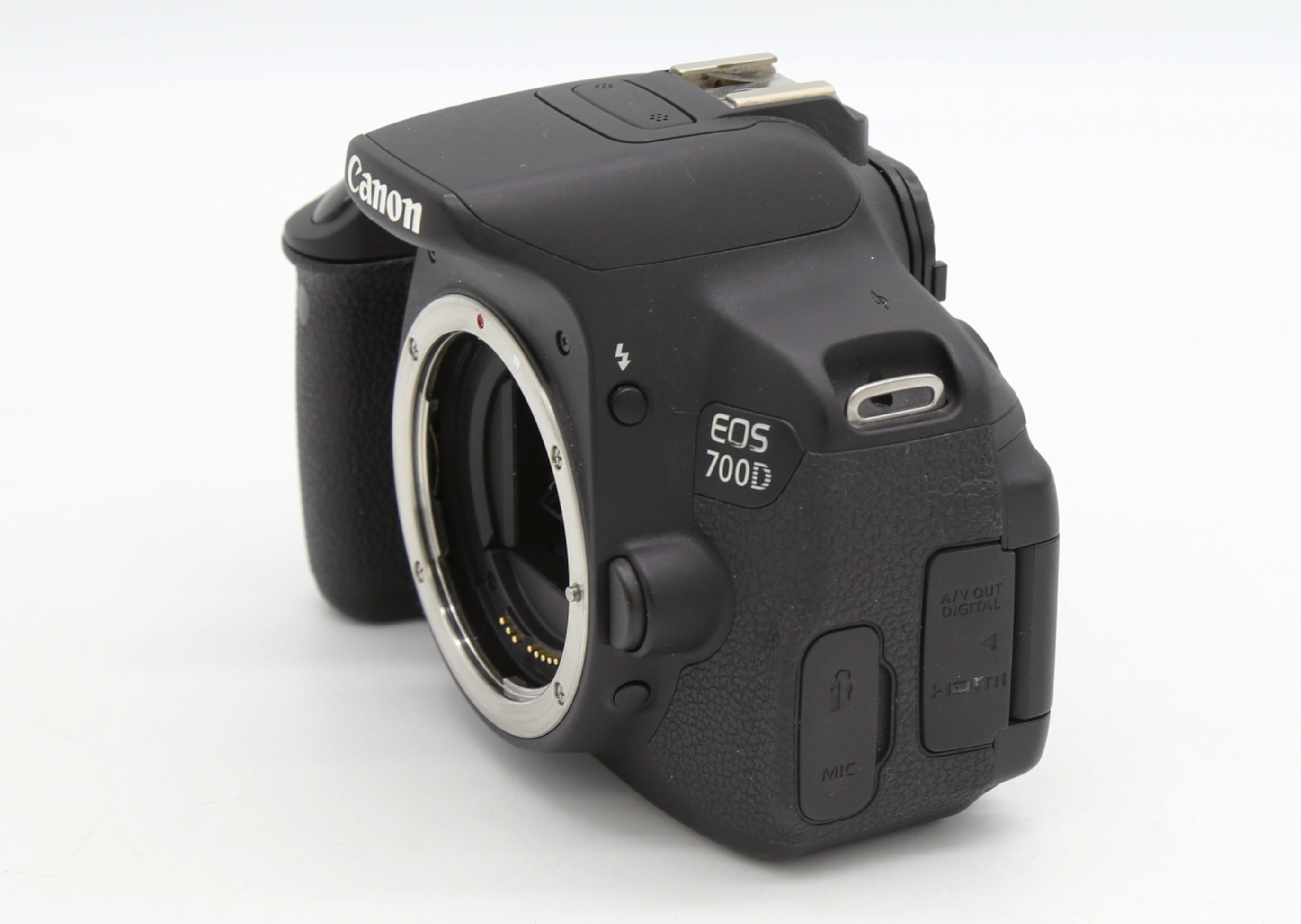 Used Canon EOS 700d w. 18-55mm S/N - 35031002369