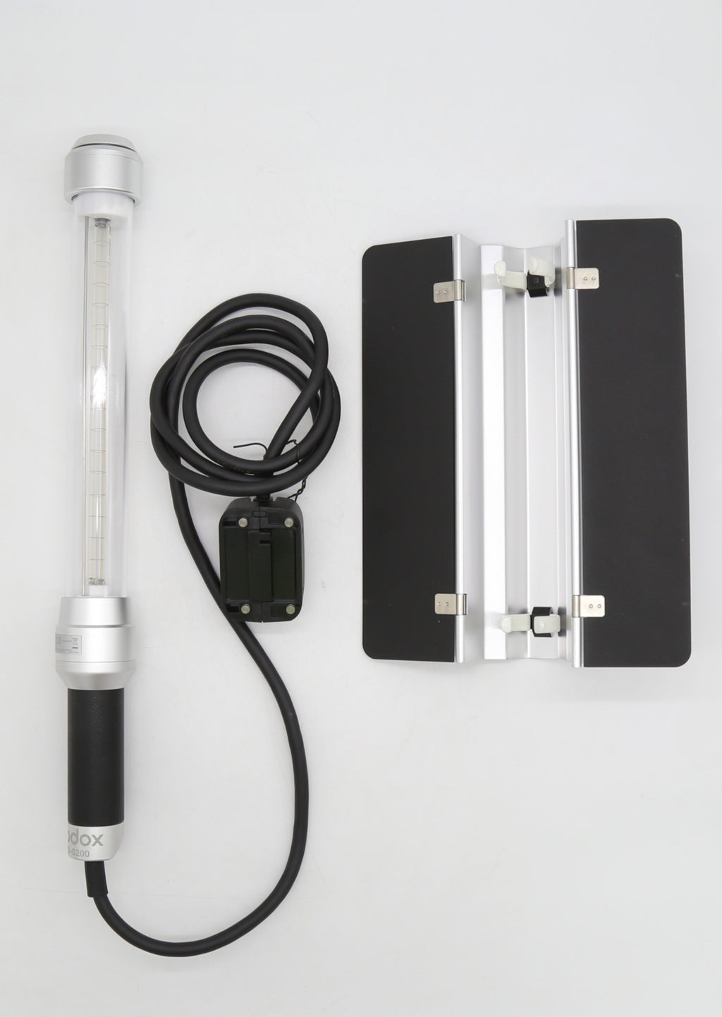 Used Godox ADS200 Stick Flash Head with Barndoors 200Ws, 560 5600K in near-mint cond.