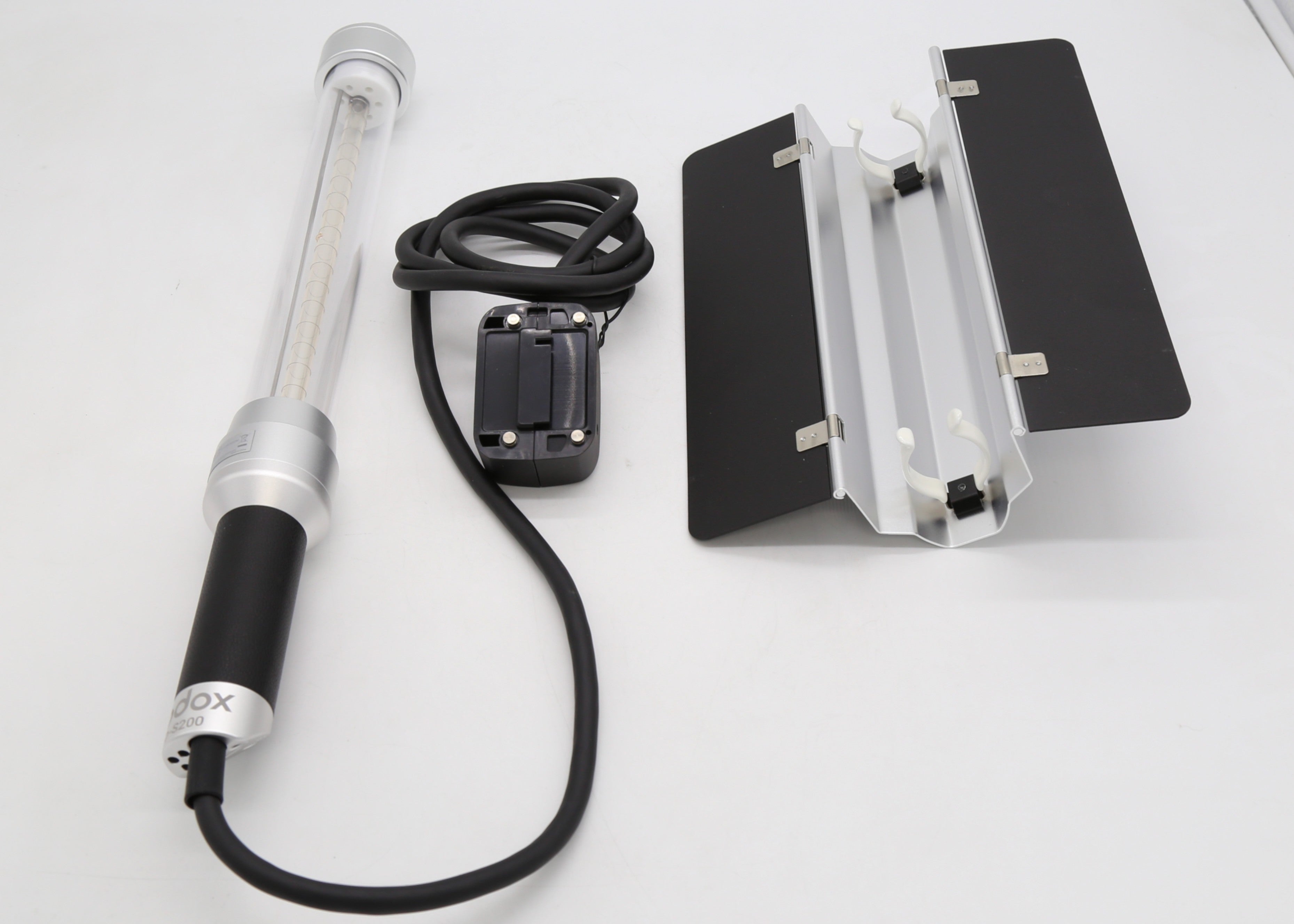 Used Godox ADS200 Stick Flash Head with Barndoors 200Ws, 560 5600K in near-mint cond.