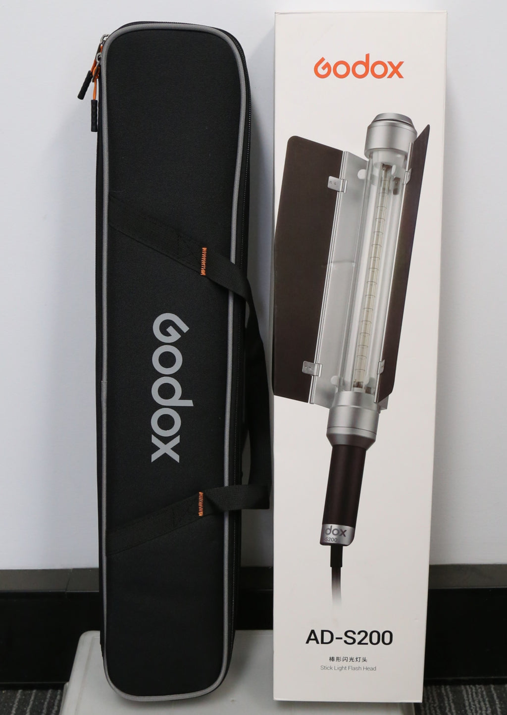 Used Godox ADS200 Stick Flash Head with Barndoors 200Ws, 560 5600K in near-mint cond.