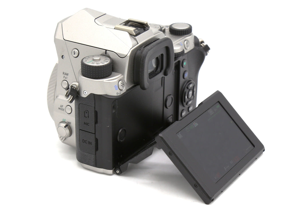 Used Pentax KP SR Body Only SN:7306340 incl charger + 2 DLi109 Batteries (24.32MP)
