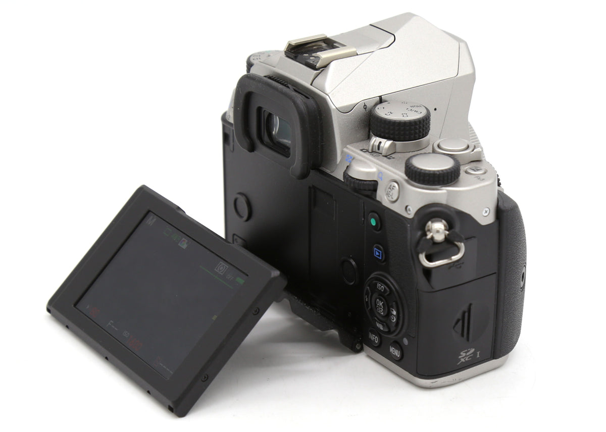 Used Pentax KP SR Body Only SN:7306340 incl charger + 2 DLi109 Batteries (24.32MP)