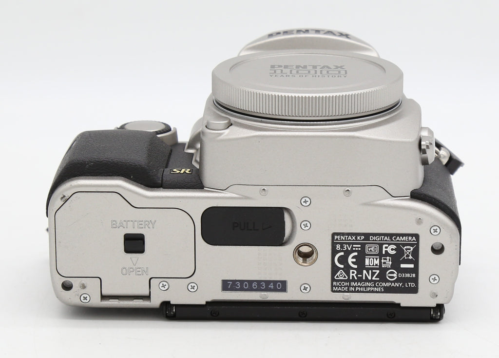 Used Pentax KP SR Body Only SN:7306340 incl charger + 2 DLi109 Batteries (24.32MP)
