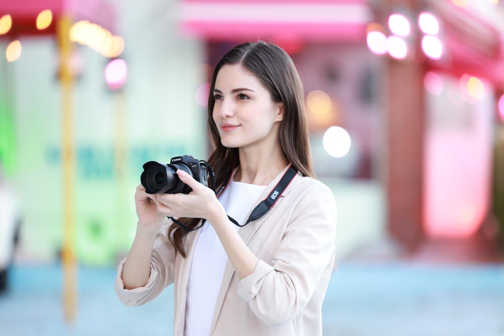Canon EOS R100 Mirrorless Camera with RF-S 18-45mm Lens
