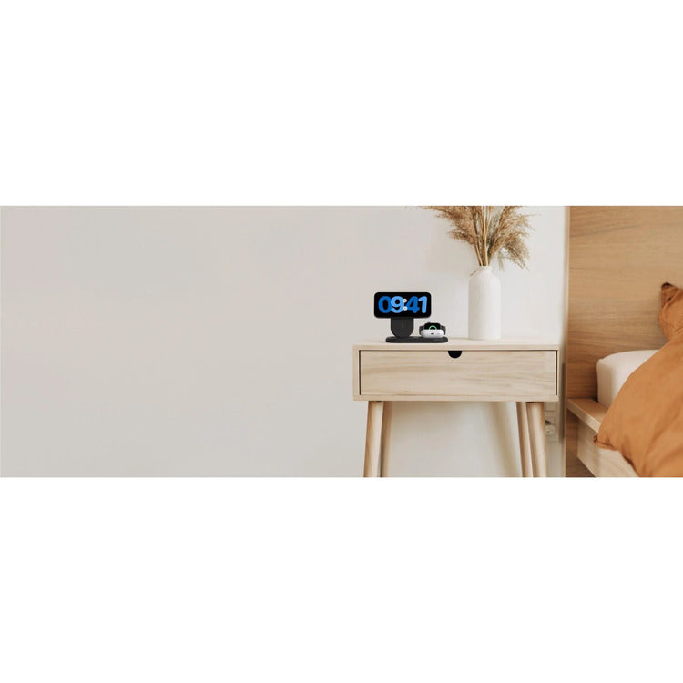 Belkin BoostCharge 3 in 1 Magnetic Foldable Wireless Charger with Qi2 (Black) 