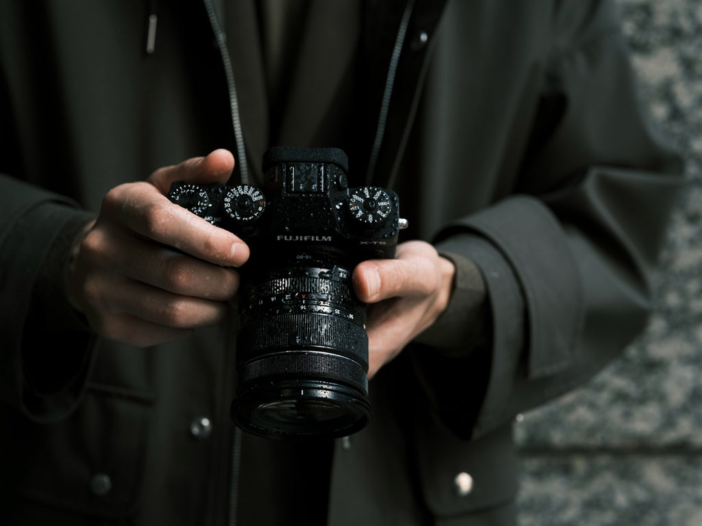 FUJIFILM X-T5 Camera w/ XF 16-80mm Lens (Black)