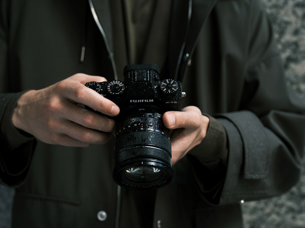 FUJIFILM X-T5 Camera w/ XF 16-80mm Lens (Black)