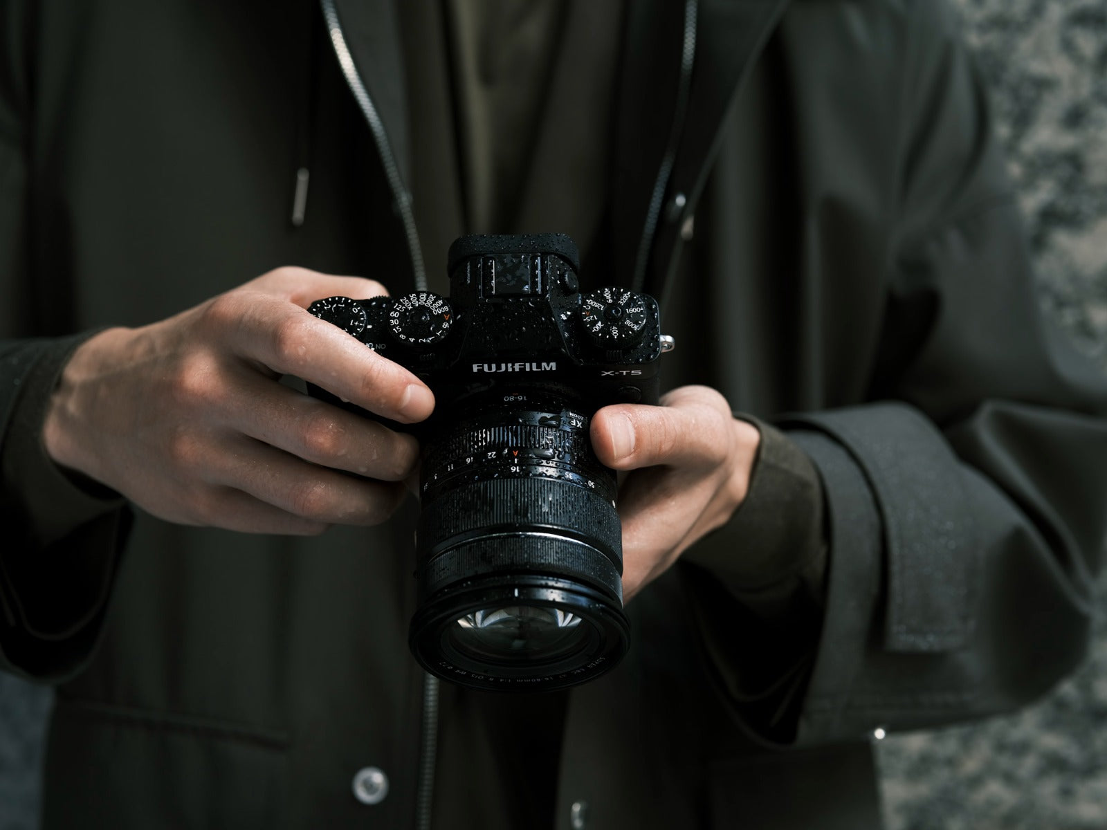 FUJIFILM X-T5 Camera w/ XF 16-80mm Lens (Black)