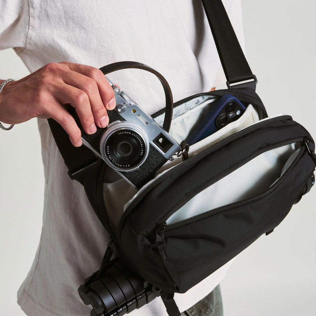 Moment Everything Sling 4L (Black)