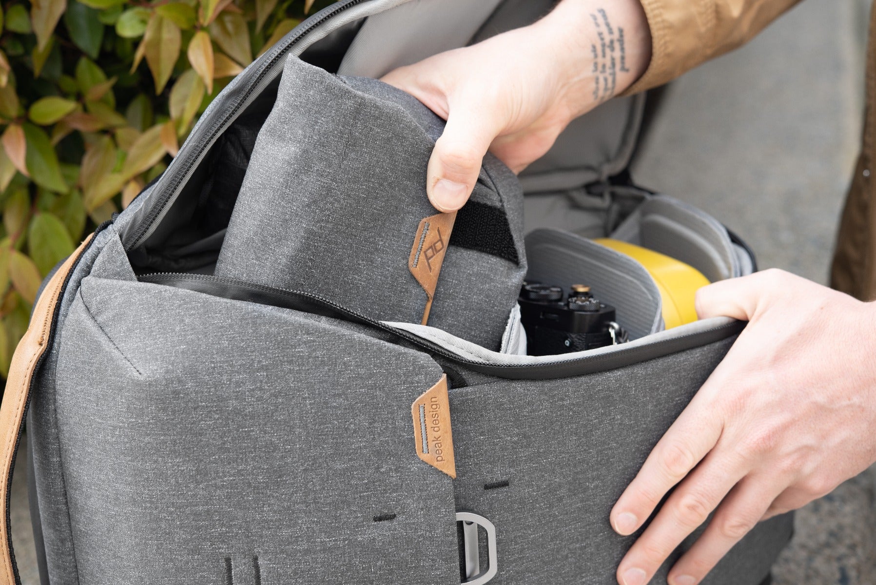 Peak Design The Field Pouch (v2) - Charcoal