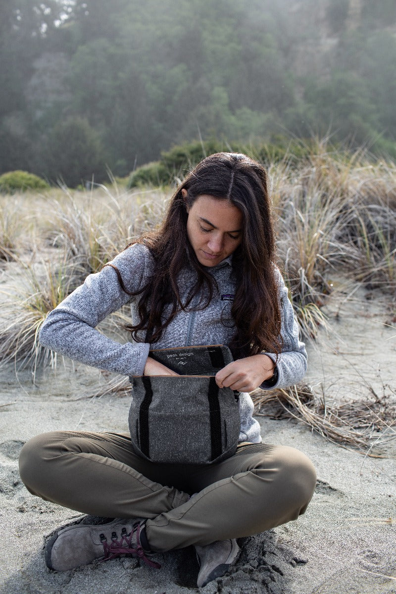 Peak Design The Field Pouch (v2) - Charcoal