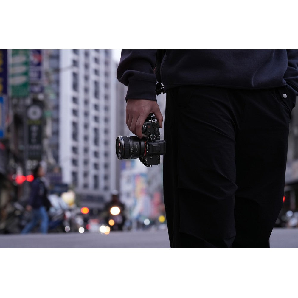 Sony FE 16mm f/1.8 G