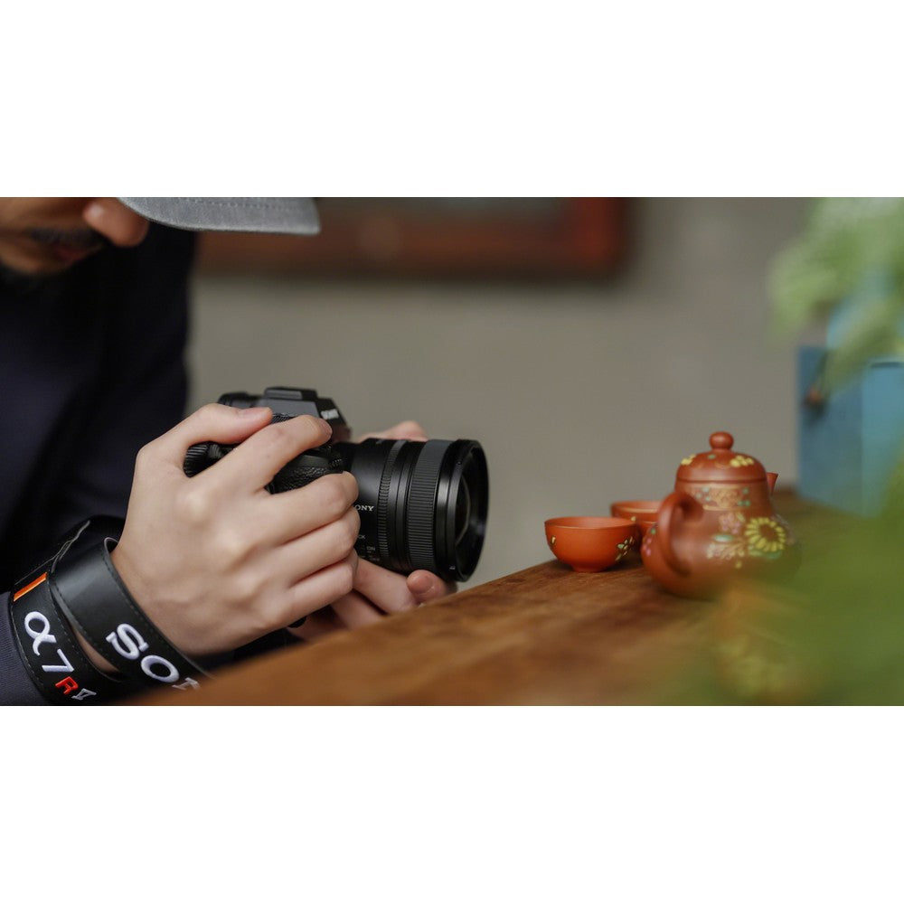 Sony FE 16mm f/1.8 G