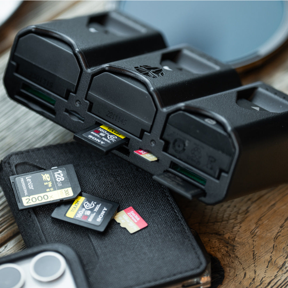 Jupio Prime Triple Charger and Card Holder - Nikon EN-EL15