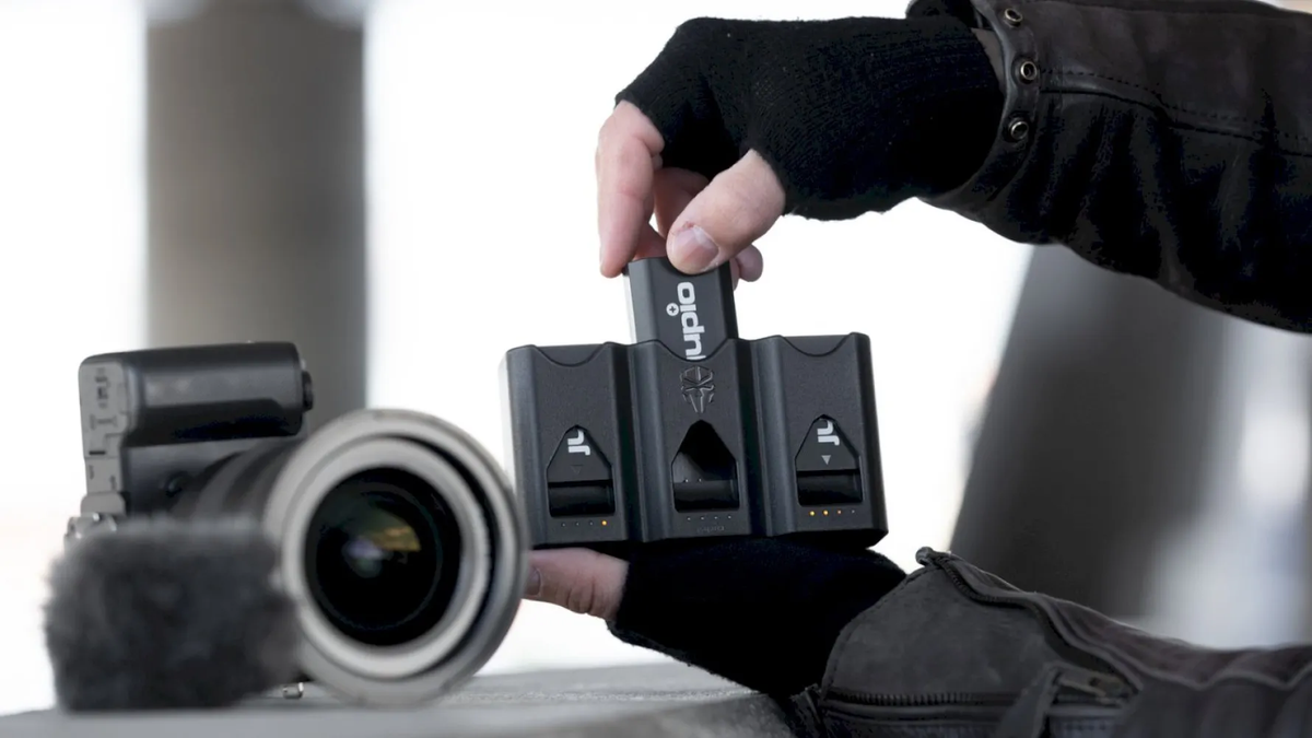 Open Box Jupio Prime Triple Charger and Card Holder - Canon LP-E6NH
