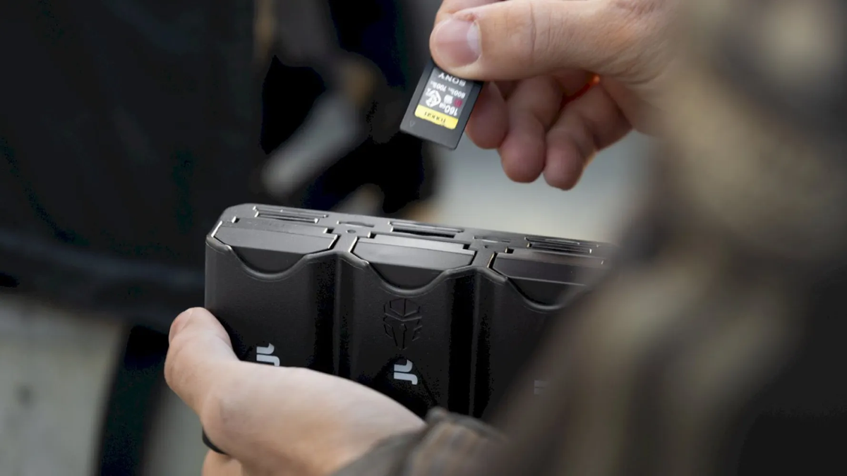 Open Box Jupio Prime Triple Charger and Card Holder - Canon LP-E6NH