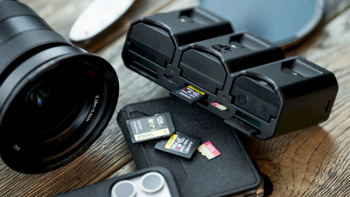 Open Box Jupio Prime Triple Charger and Card Holder - Canon LP-E6NH