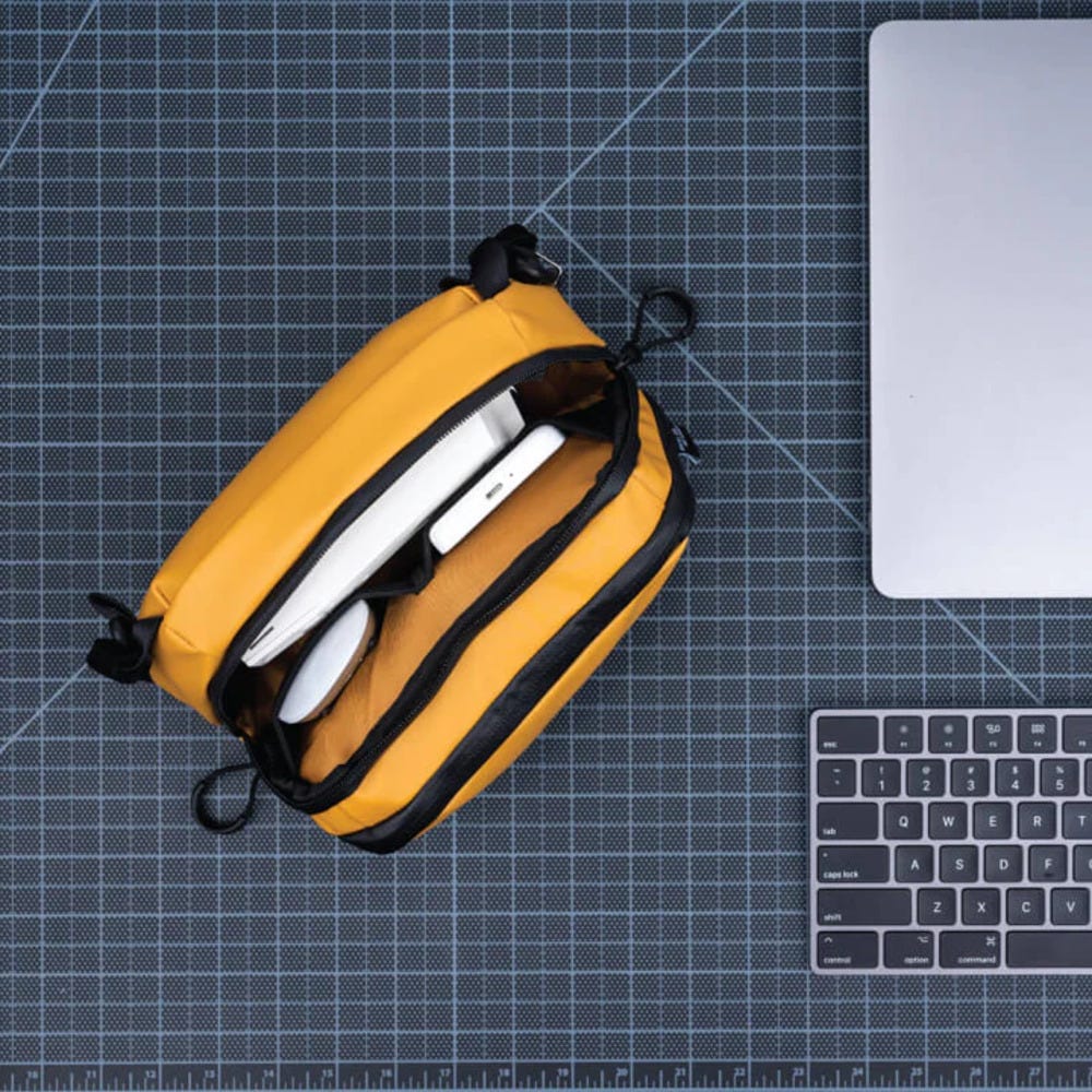 Wandrd Tech Bag Large - Dallol Yellow 