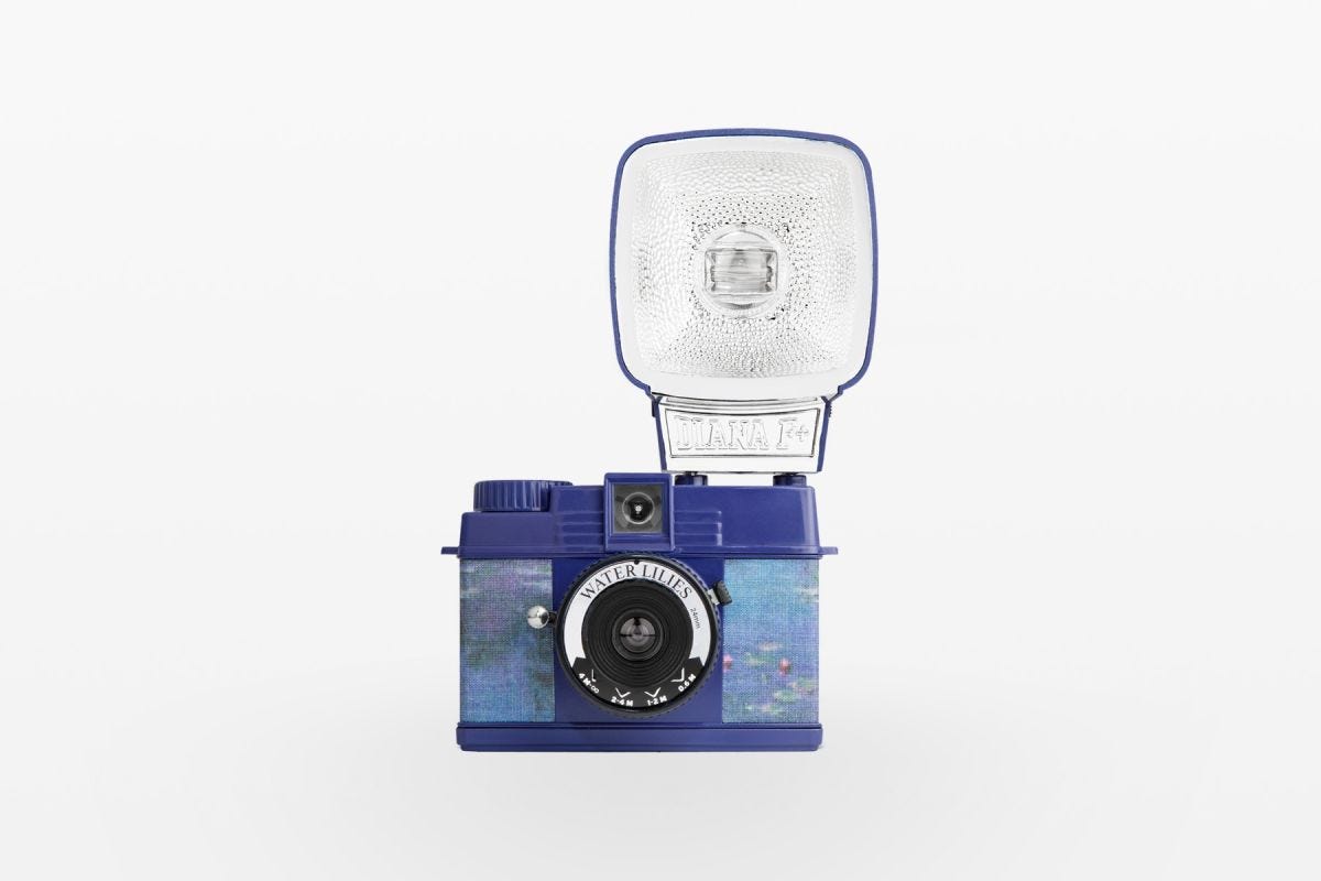 Lomography Half-frame Lomourette - Water Lilies Edition.