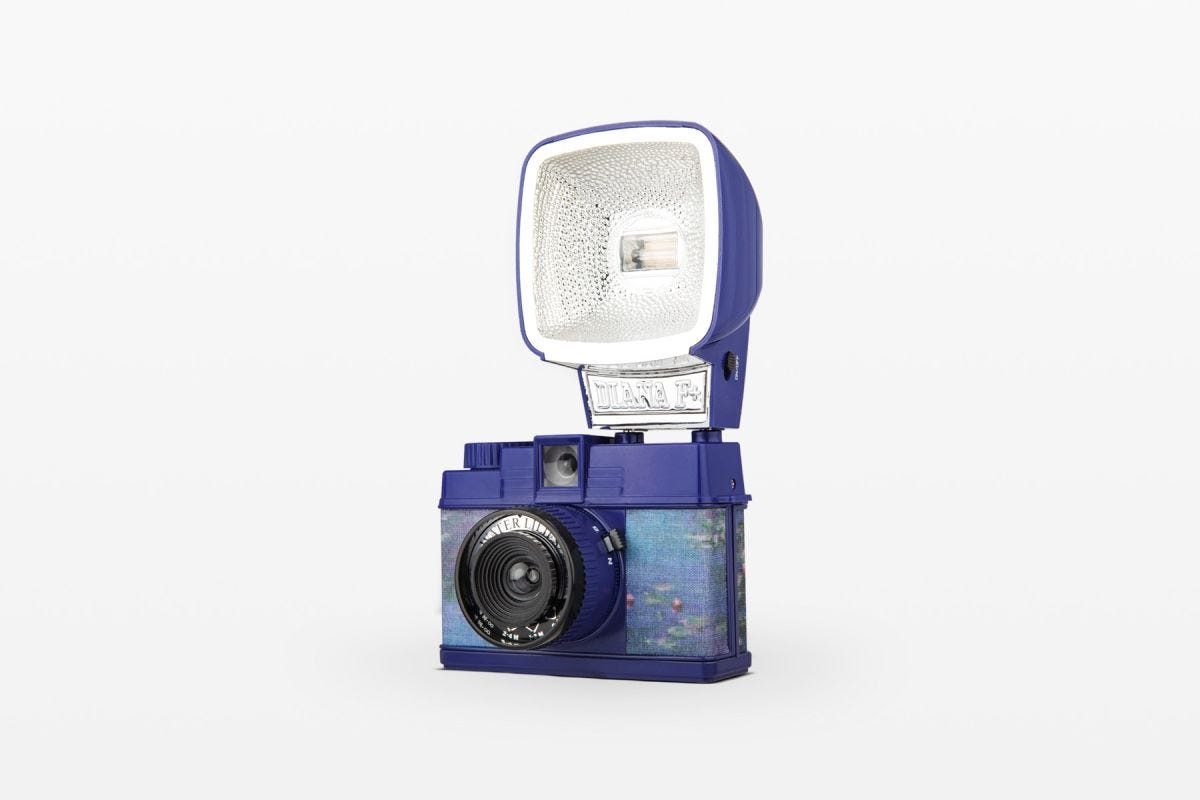 Lomography Half-frame Lomourette - Water Lilies Edition.