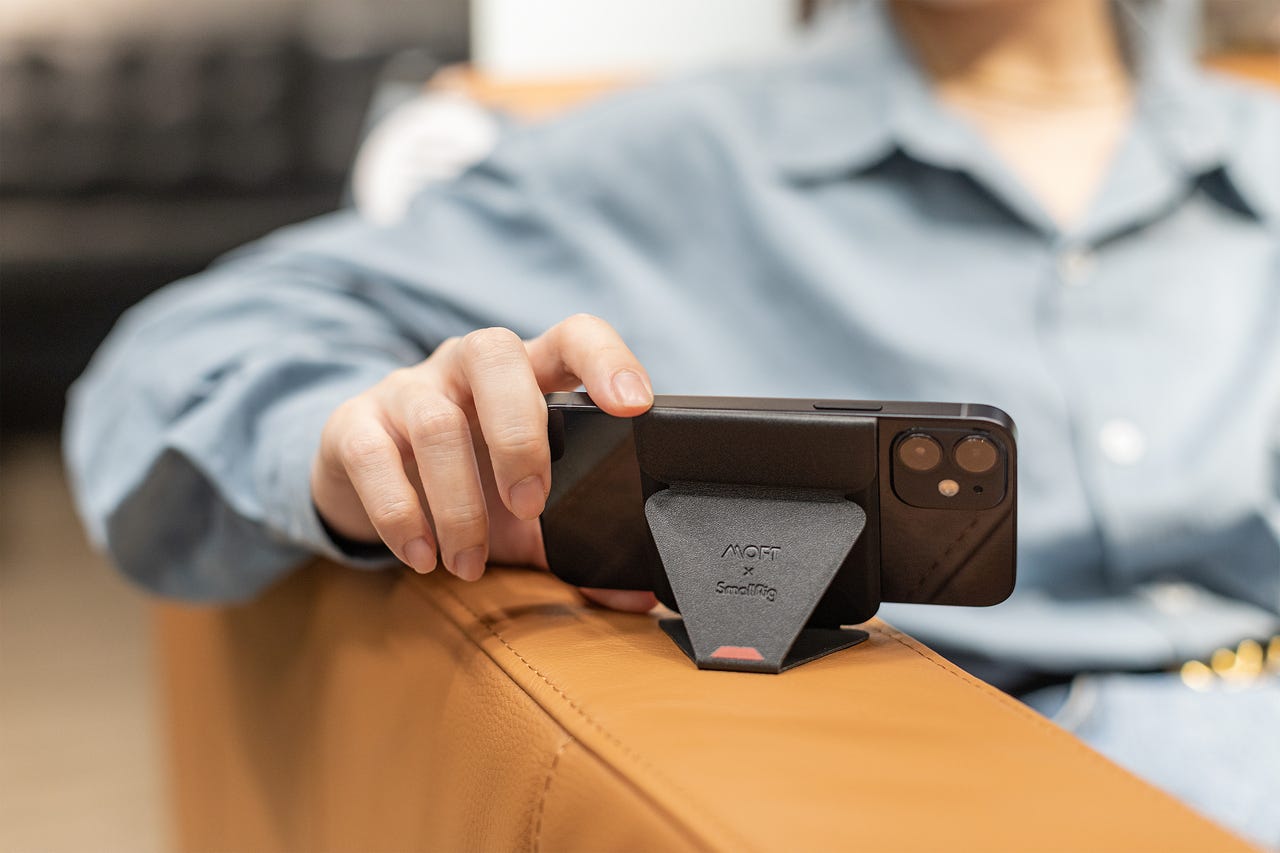 MOFT x SmallRig Snap-on Phone Stand for iPhone 12 Series 3327
