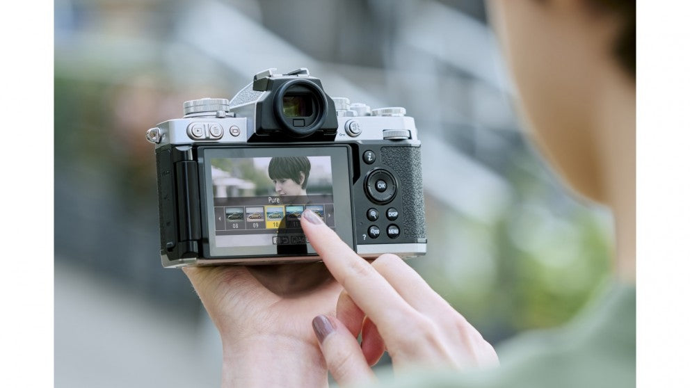 Nikon Z fc Body White with Nikkor Z 28mm f/2.8 (SE)