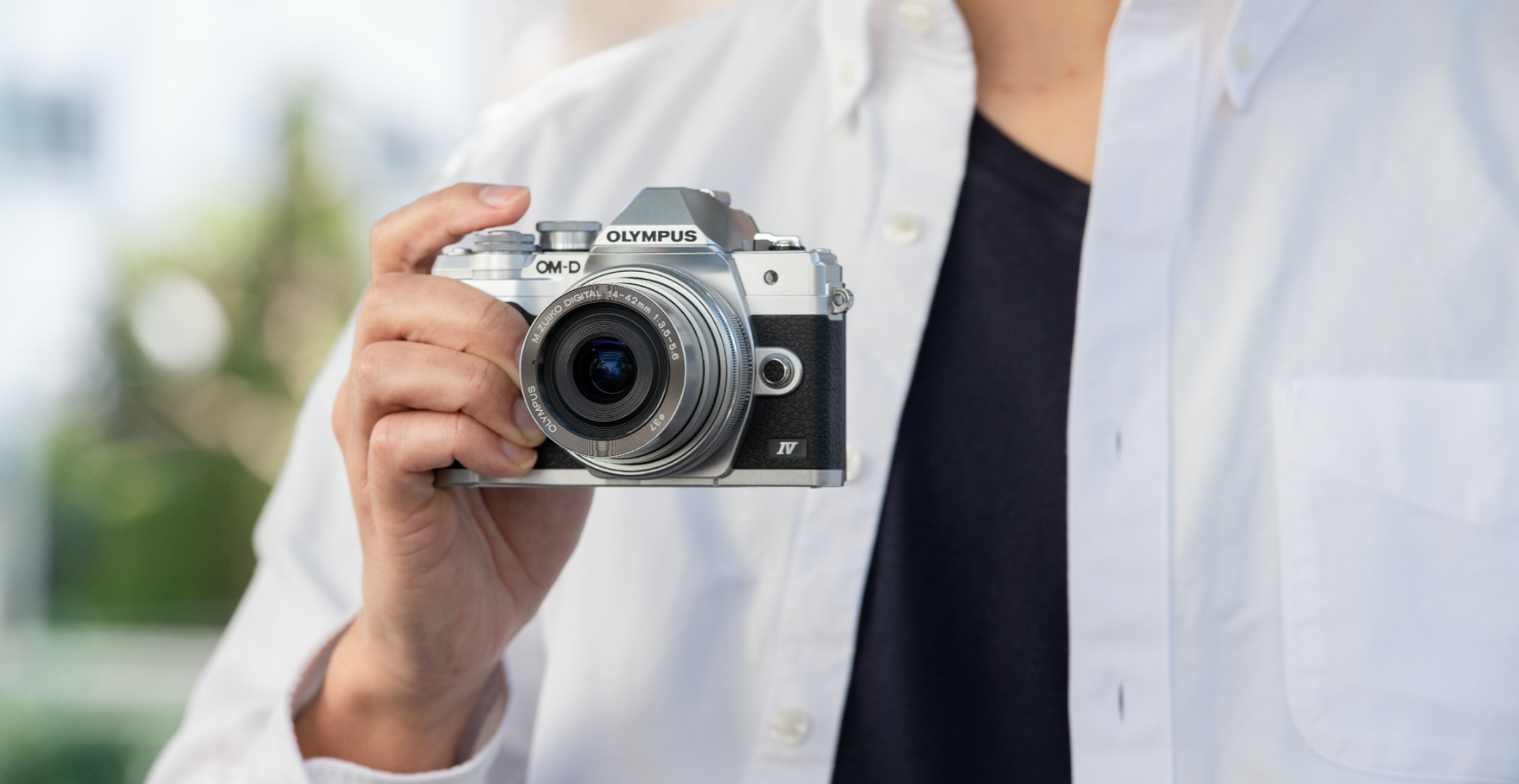 Olympus E-M10 Mark IV - Kit w/ 14-42mm EZ - Silver
